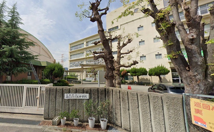 中学校　宝塚市立南ひばりが丘中学校（中学校）まで2900m