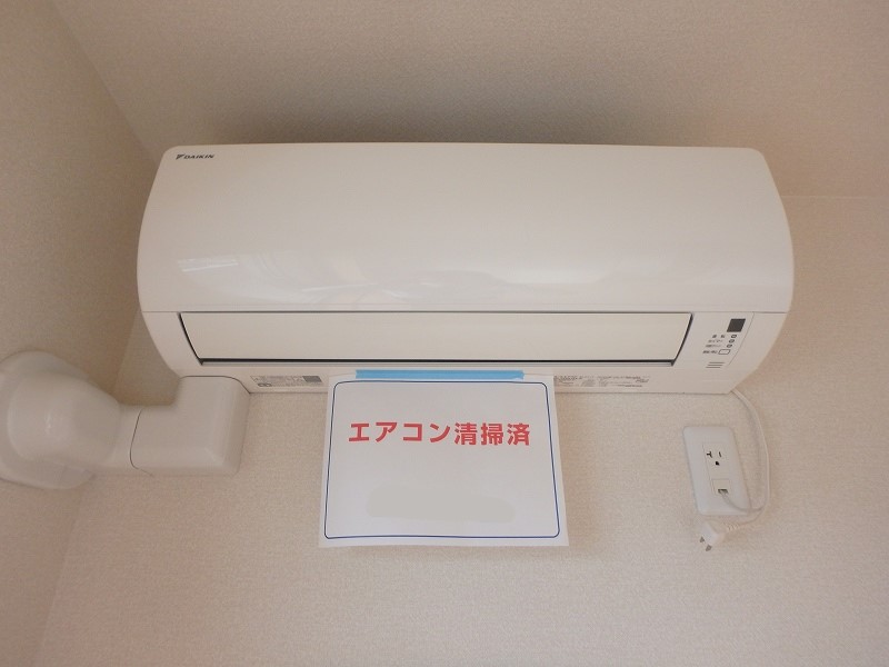 その他設備　リビングダイニングキッチンには暑い夏や寒い冬に大活躍のエアコ