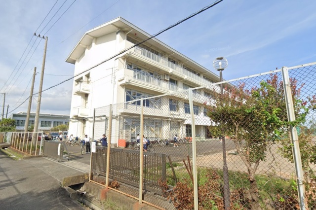 中学校　焼津市立和田中学校（中学校）まで1088m