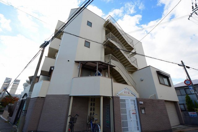 建物外観　駐輪場あります☆