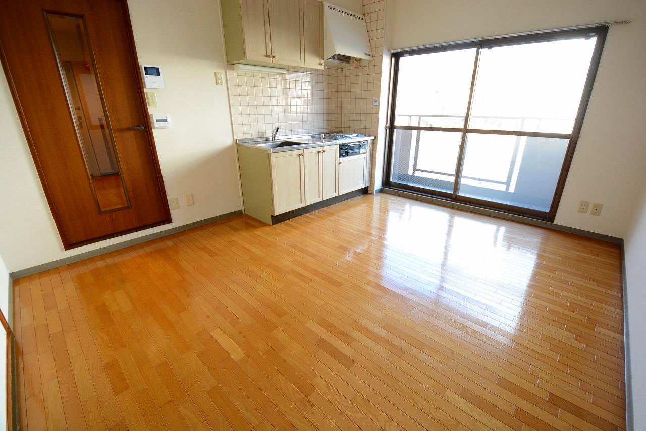 居室・リビング　2面採光で明るいお部屋です♪