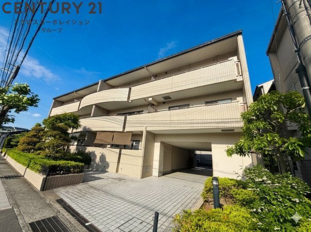 建物外観　敷地内に駐輪場あります