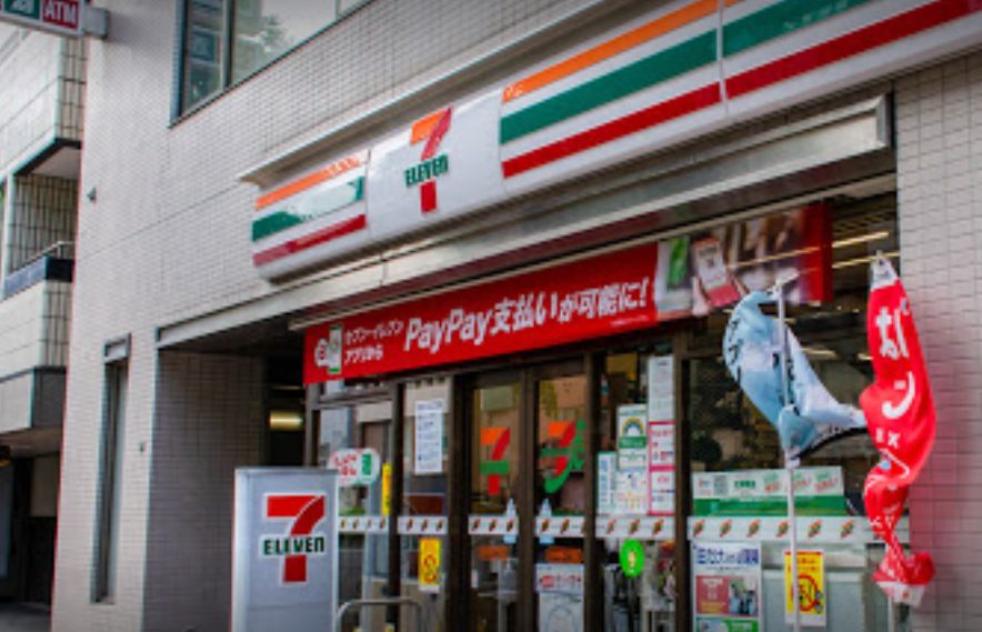 コンビニ　セブンイレブン文京本郷4丁目店（コンビニ）まで182m