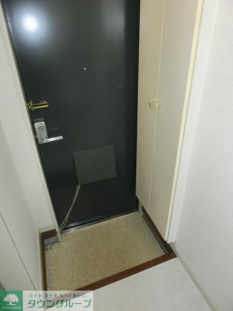 玄関　玄関下駄箱あり