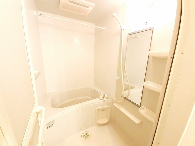 バス・シャワールーム　落ち着いた空間のお風呂です