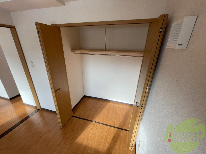 収納　クローゼットは奥行きもあり、荷物が多い方でも安心です。