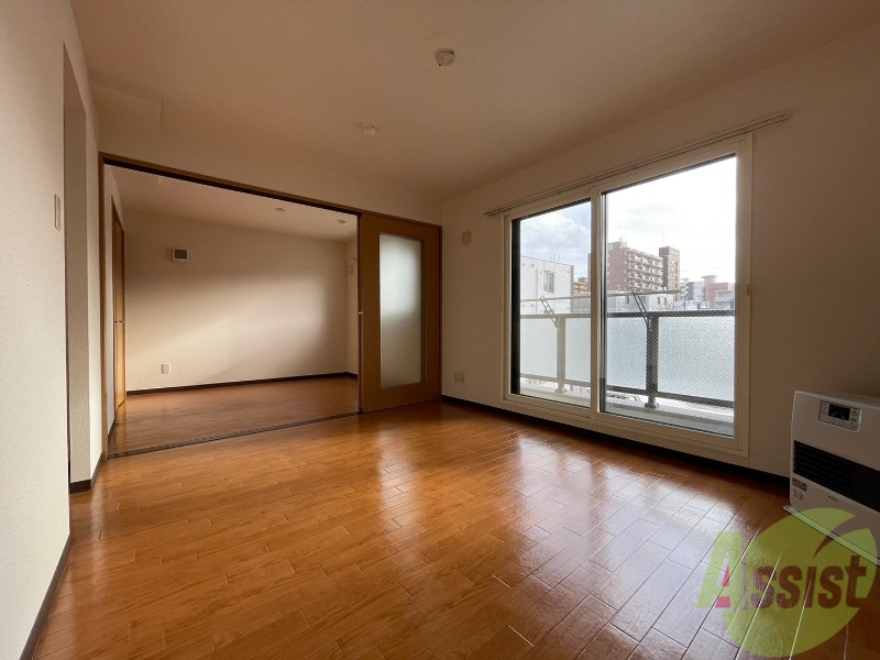 居室・リビング　広くてキレイなお部屋が広がっていて、充実した生活が送れそう。