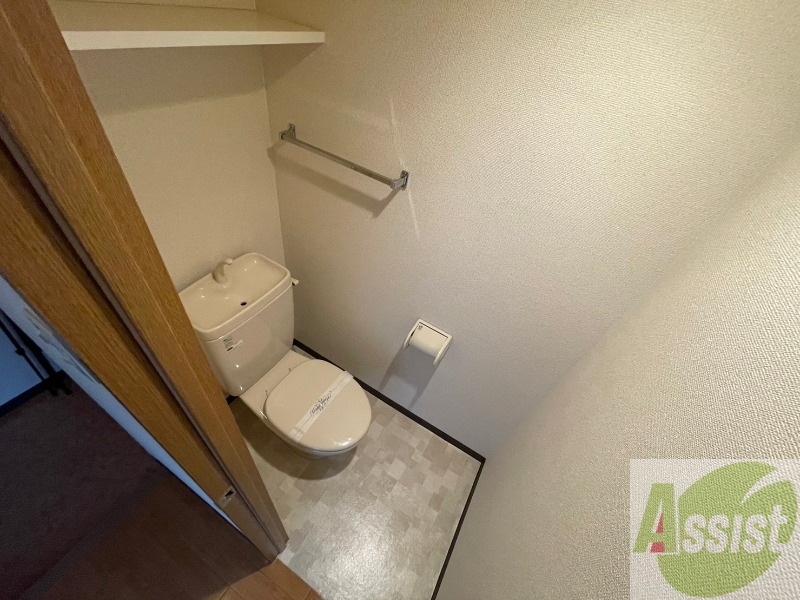 トイレ　こちらはトイレです。清潔感があり、安心して使用できます。
