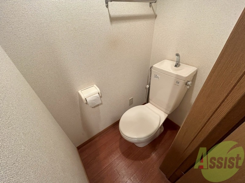 トイレ　こちらはトイレです。清潔感があり、安心して使用できます。