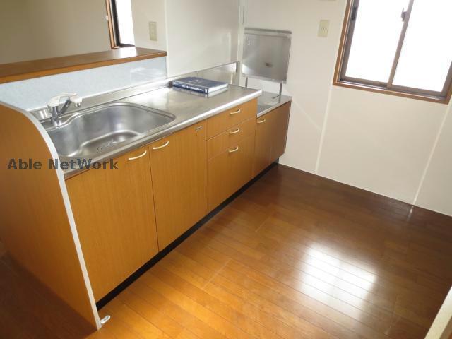 キッチン　同型モデル ※小窓はありません。