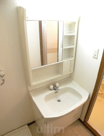 洗面設備　※同タイプの他のお部屋です