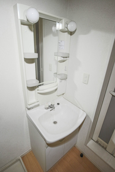 洗面設備　同じ建物の別のお部屋