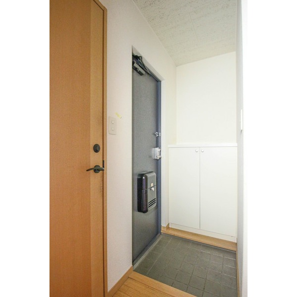 玄関　同じ建物の別のお部屋
