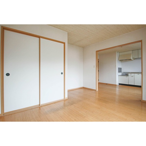 居室・リビング　同じ建物の別のお部屋