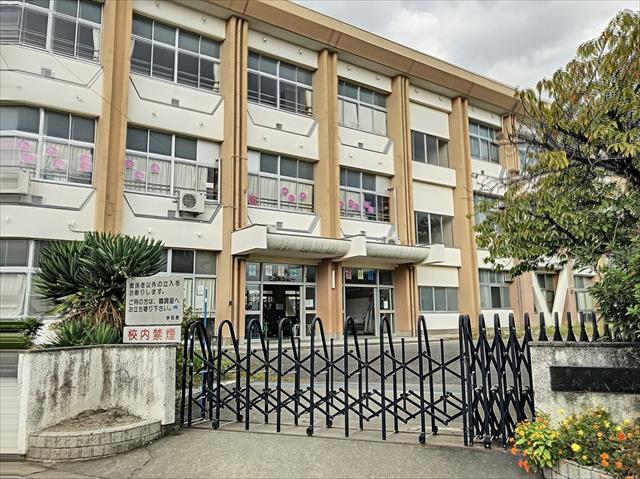小学校　豊明市立三崎小学校（小学校）まで280m