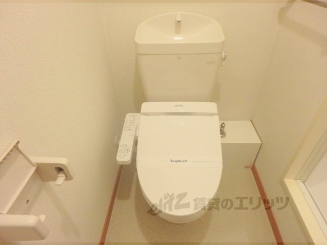 レオパレスアクエリアス西院のトイレ写真