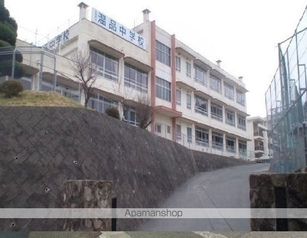 中学校　温品中学校（中学校）まで400m