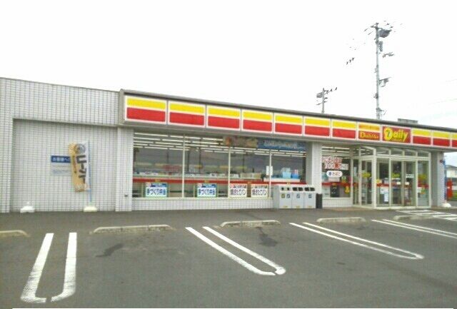 コンビニ　デイリーヤマザキ高松六条町店様（コンビニ）まで650m