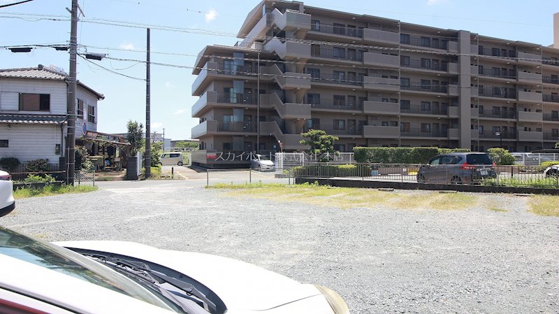 駐車場　駐車場と建物の距離感