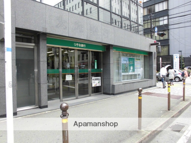 銀行　（株）りそな銀行／江坂支店（銀行）まで182m