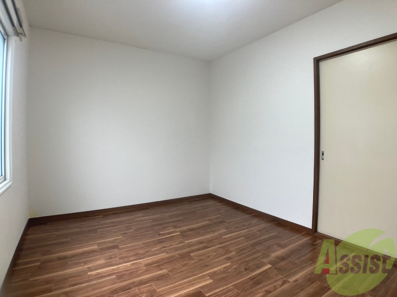 その他部屋・スペース　寝室はこちらです。光が差し込む、温かみのあるお部屋です。