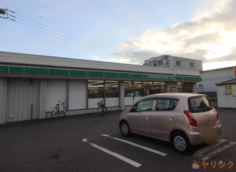 コンビニ　ローソンストア100徳重名古屋芸大駅前店（コンビニ）まで113m