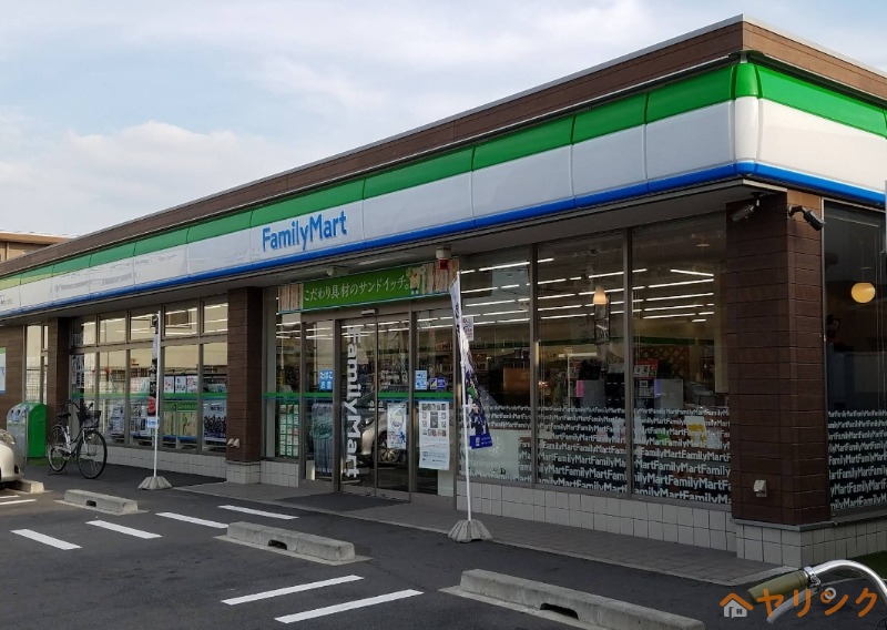 コンビニ　ファミリーマート徳重名古屋芸大駅西店（コンビニ）まで262m
