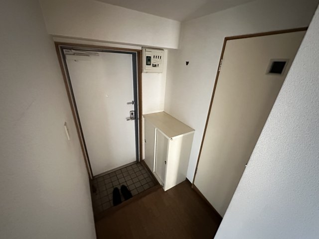 玄関　※同建物別部屋参考写真