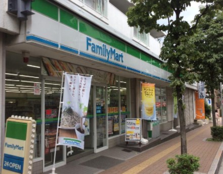 コンビニ　ファミリーマート 市が尾駅前店（コンビニ）まで417m