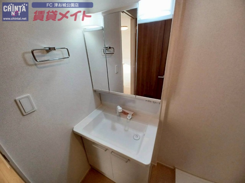 洗面設備　同型参考写真
