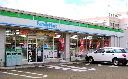 コンビニ　ファミリーマート札幌旭町7丁目店（コンビニ）まで394m