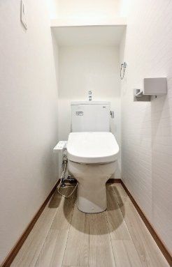 トイレ　現状優先とし写真は参照とする。