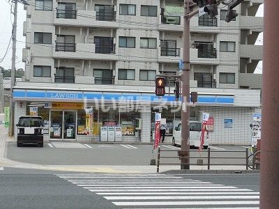 コンビニ　ローソン 鹿児島草牟田二丁目店（コンビニ）まで367m