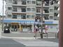 コンビニ　ローソン 鹿児島草牟田二丁目店（コンビニ）まで367m