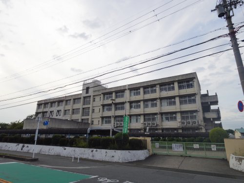 中学校　天理市立西中学校（中学校）まで469m