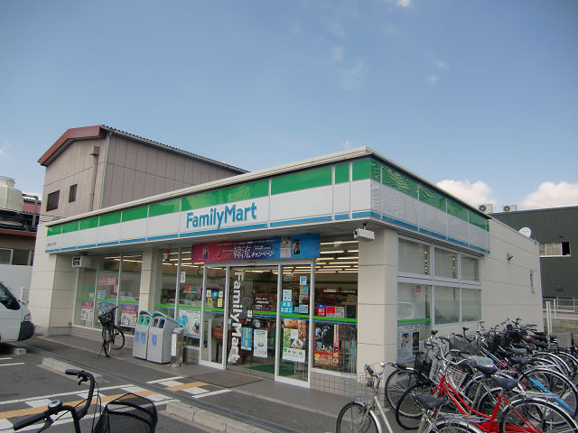 コンビニ　ファミリーマート 久宝寺三丁目店（コンビニ）まで95m