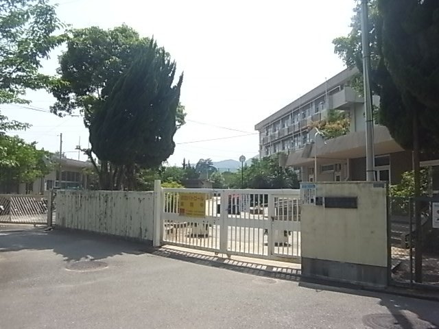 小学校　宝塚市立売布小学校（小学校）まで830m