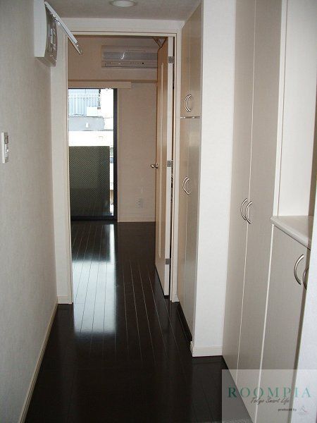 玄関　※同タイプの別のお部屋です。