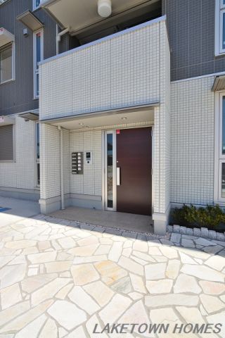 エントランス　オートロック機能付のエントランスです。