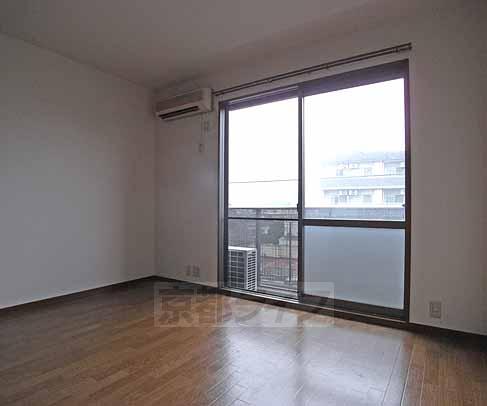 居室・リビング　コンパクトなお部屋です。