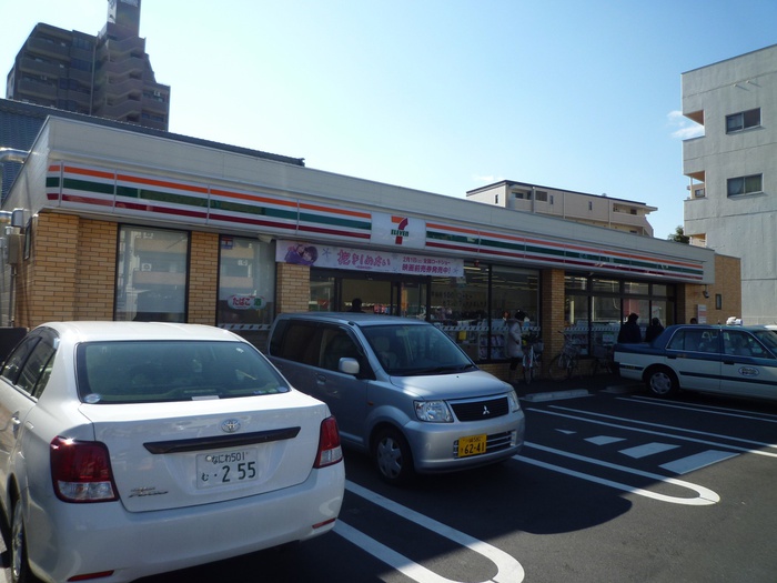 コンビニ　セブンイレブン名古屋泉3丁目店（コンビニ）まで124m