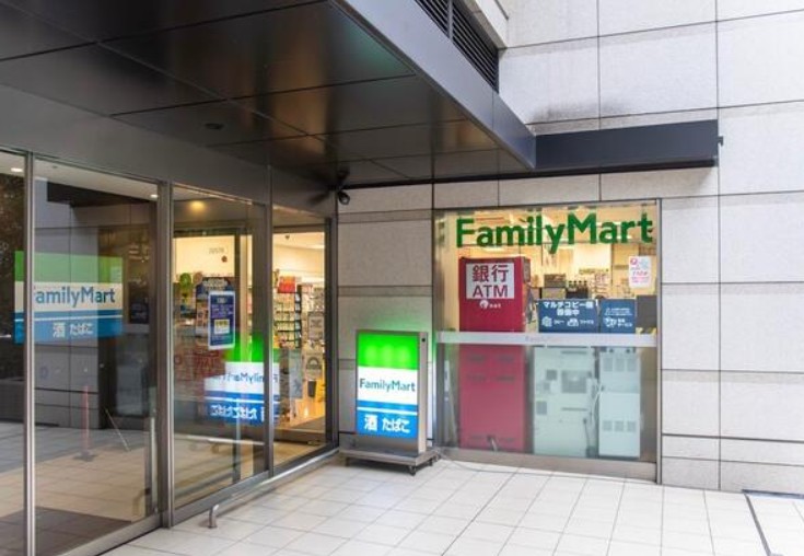 コンビニ　ファミリーマート グローバルフロントタワー店（コンビニ）まで178m