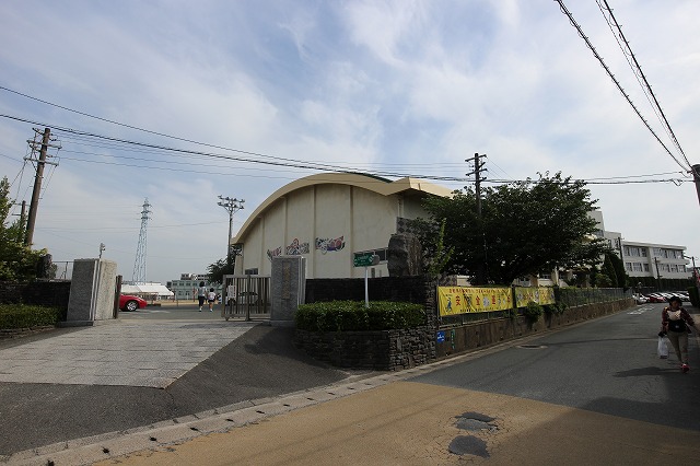 小学校　新宮町立新宮小学校（小学校）まで895m