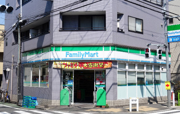 コンビニ　ファミリーマート 蓮根二丁目店（コンビニ）まで562m