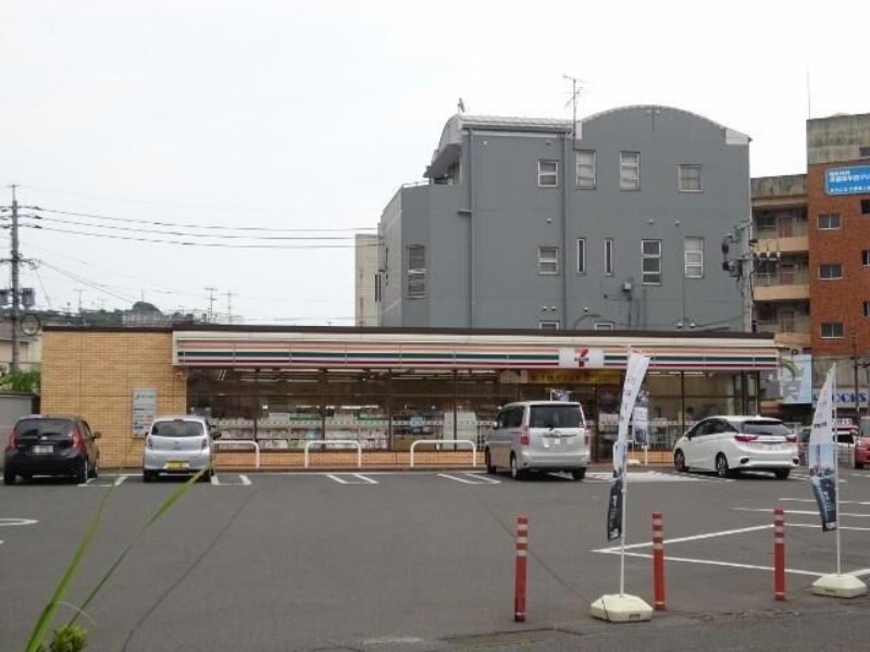 コンビニ　セブンイレブン鹿児島護国神社前店（コンビニ）まで852m