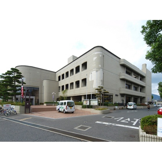 図書館　広島市立安佐南区図書館（図書館）まで4915m