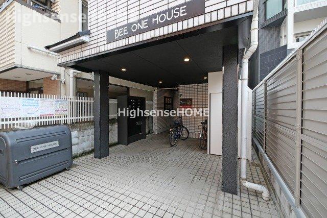 エントランス　落ち着いたエントランスです