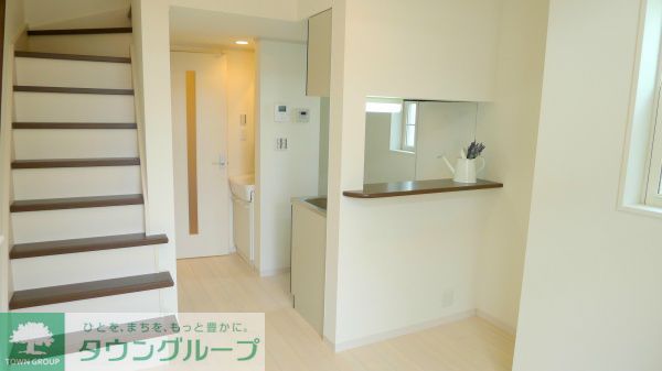 居室・リビング　白を基調とした明るい室内