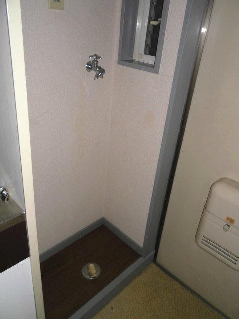 その他設備　室内洗濯機置場・小窓あり
