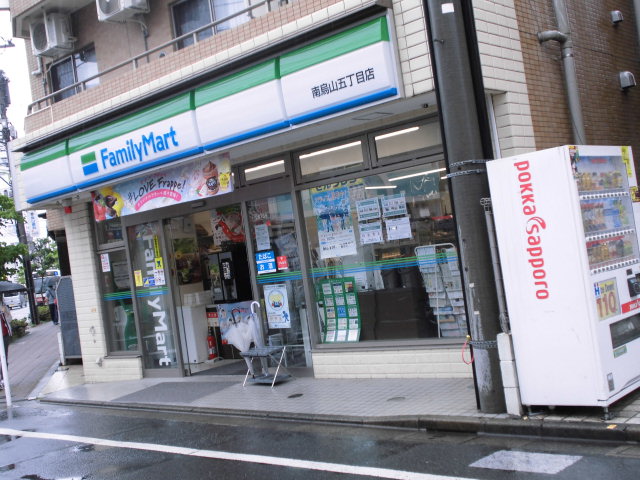 コンビニ　ファミリーマート南烏山五丁目店（コンビニ）まで506m